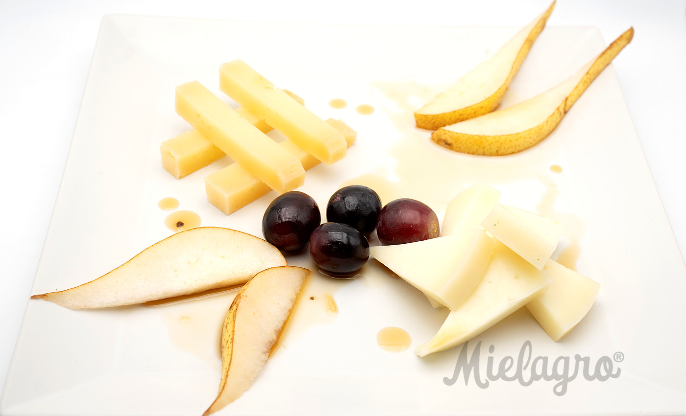 Ricetta: Formaggio Pecorino Toscana fresco e stagionato, Pere e Mielagro - Chef Marco Nebbiai in collaborazione con la Cucina del Ristorante Hosteria del Borgo di Bientina | Mielagro&reg;