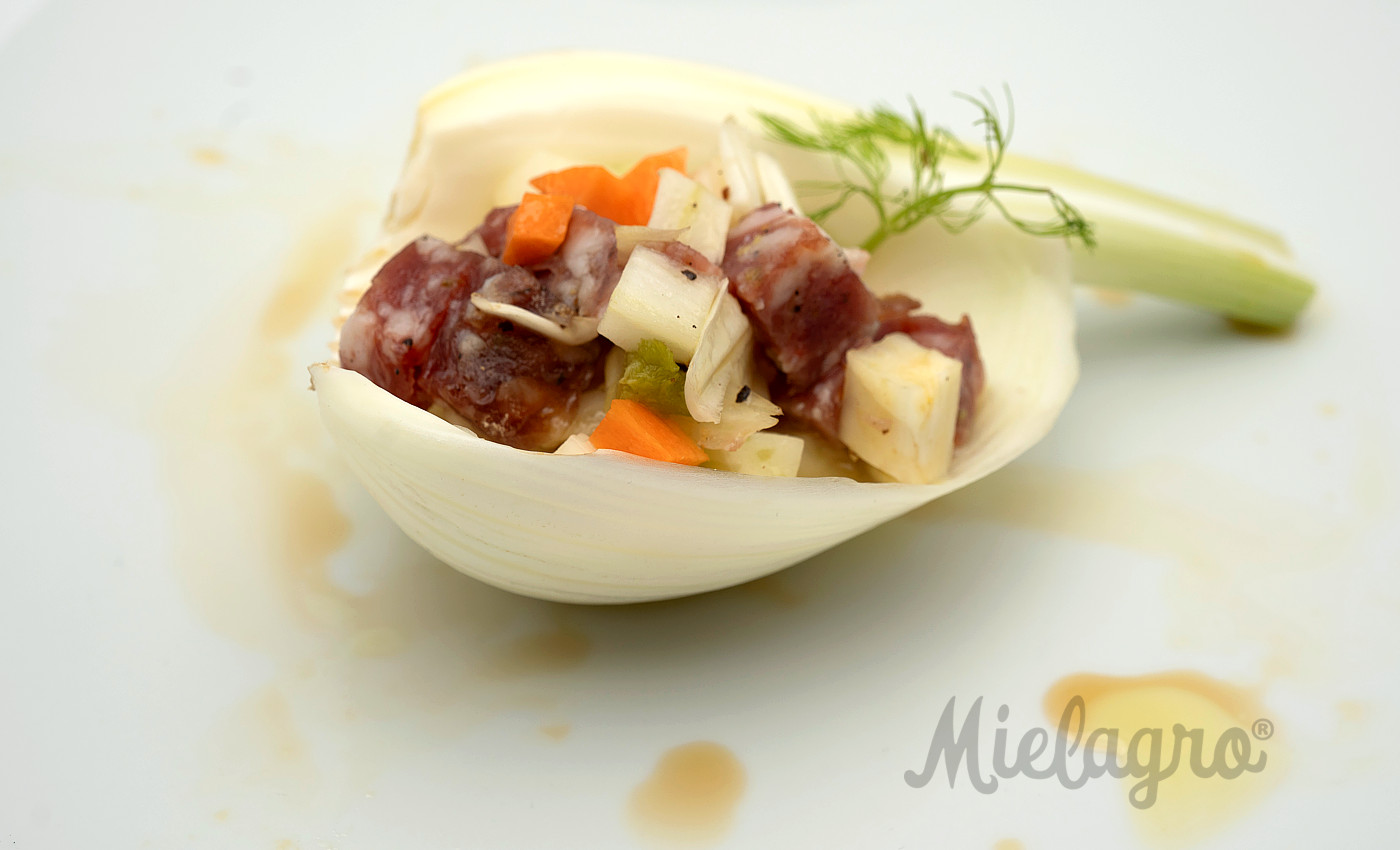Ricetta: Insalata di Finocchiona Toscana e Mielagro gusto classico - Chef Marco Nebbiai in collaborazione con la Cucina del Ristorante Hosteria del Borgo di Bientina | Mielagro&reg;